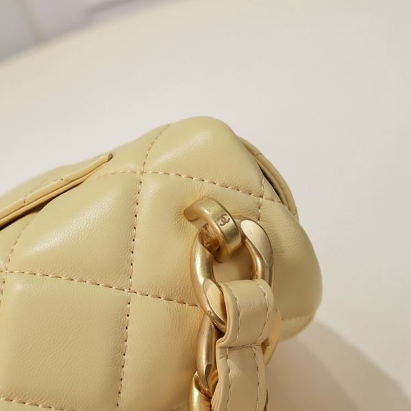 シャネルバッグ角部分ディテール